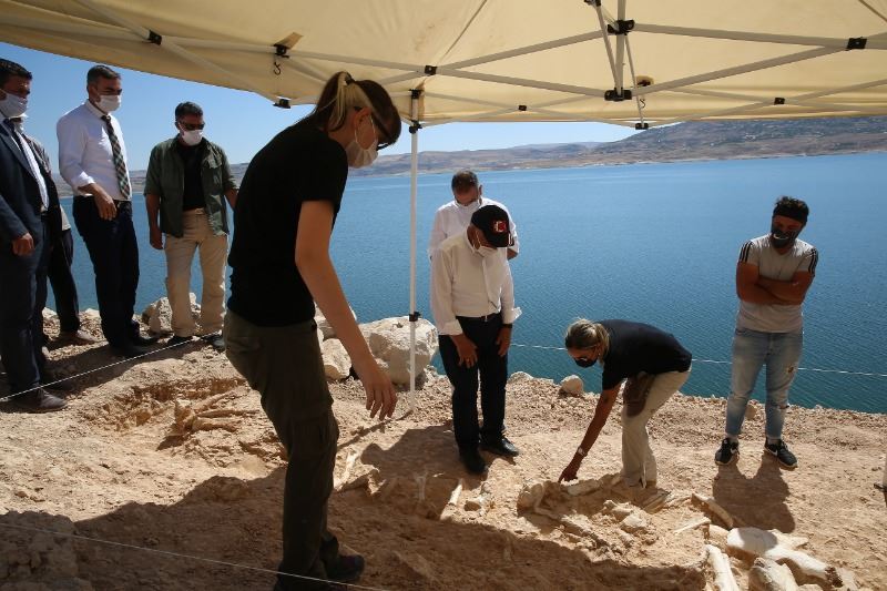 BÜYÜKKILIÇ, HIRKA’DA KAZI ÇALIŞMALARINI İNCELEDİ