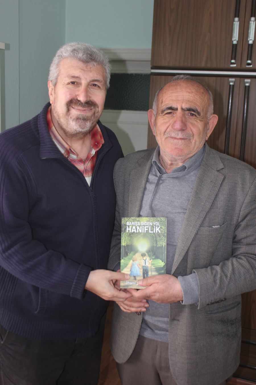 YAZAR ŞEKERCİOĞLU’NUN BARIŞA GİDEN YOL HANİFLİK KİTABI ÇIKTI