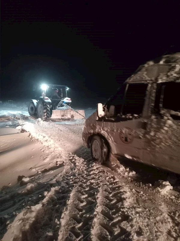 Kayseri’de tipide yollarda mahsur kalan bin 200 kişi kurtarıldı
