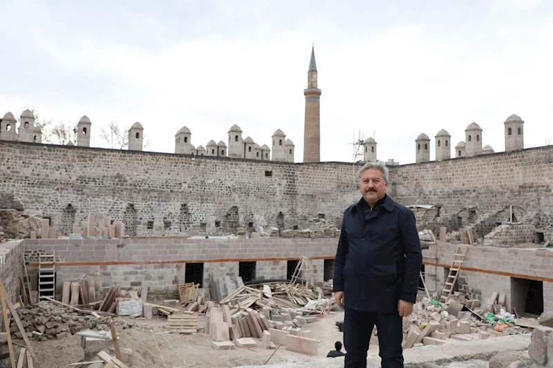 Melikgazi Belediyesi tarihe ışık tutuyor
