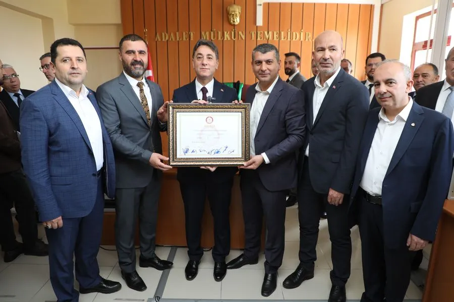 DEVELİ BELEDİYE BAŞKANI ADEM ŞENGÜL MAZBATASINI ALDI