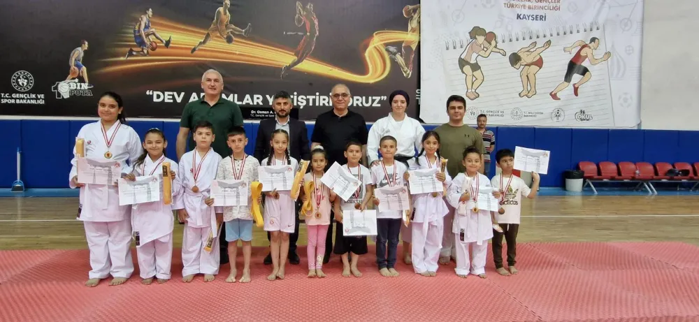 KARATE KUŞAK SINAVI TALAS SPOR   SALONUNDA GERÇEKLEŞTİRİLDİ