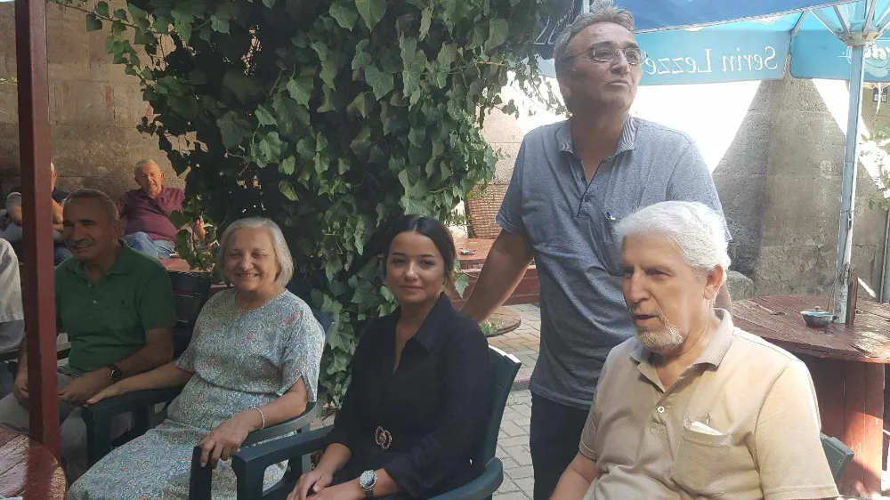KÜLTÜR VE SANAT ADAMI ALİ FEYZİOĞLU’NA DOĞUM GÜNÜ SÜRPRİZİ