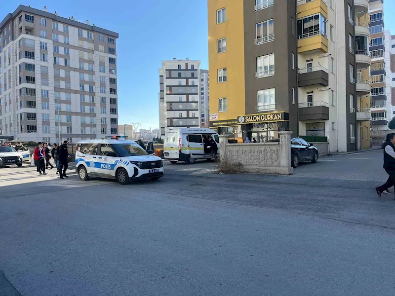 Özel Harekat polisi tabanca ile vurulmuş halde ölü bulundu
