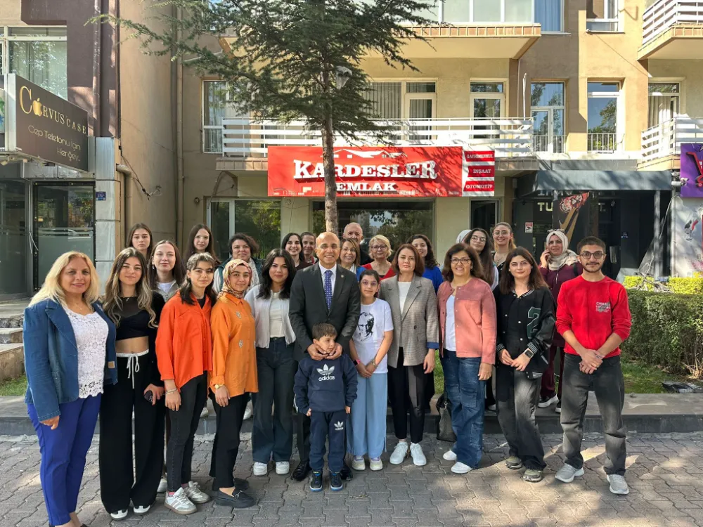 ÇYDD KURULUŞ YILDÖNÜMÜNÜ PASTA KESEREK KUTLADI