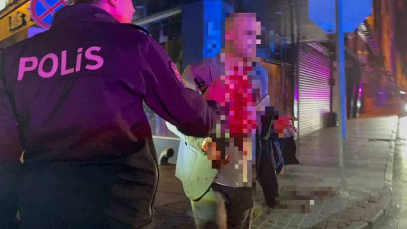 Eğlencenin sonu kötü bitti: Baba oğul yaralandı
