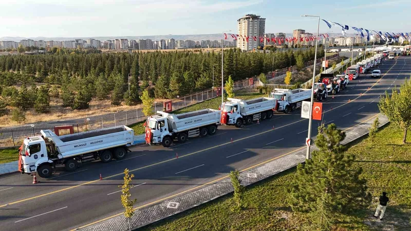 Melikgazi’nin ulaşıma kazandırdığı Albayrak Caddesi açıldı, 242 milyonluk yeni araçlar tanıtıldı
