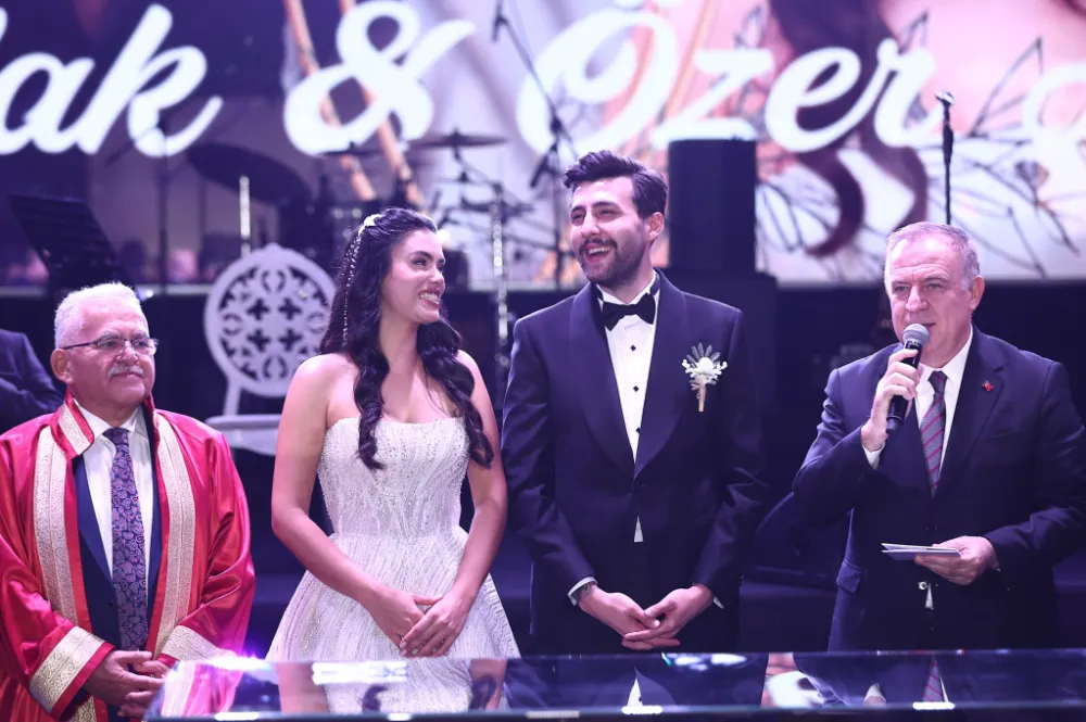 SİYASİLERİ BULUŞTURAN DÜĞÜN