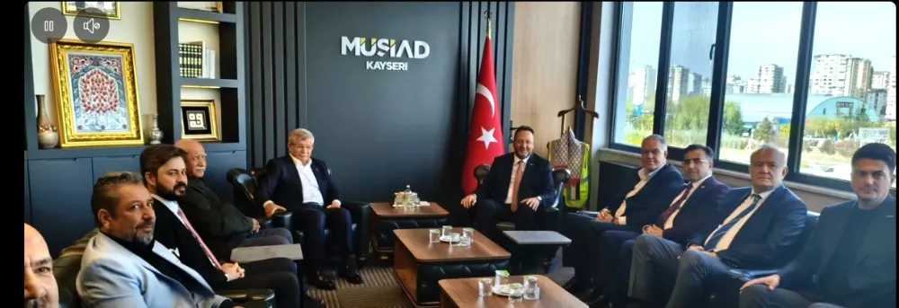 DAVUTOĞLU KAYSERİ’DE GENÇLERLE BULUŞTU,MÜSİAD’I ZİYARET ETTİ