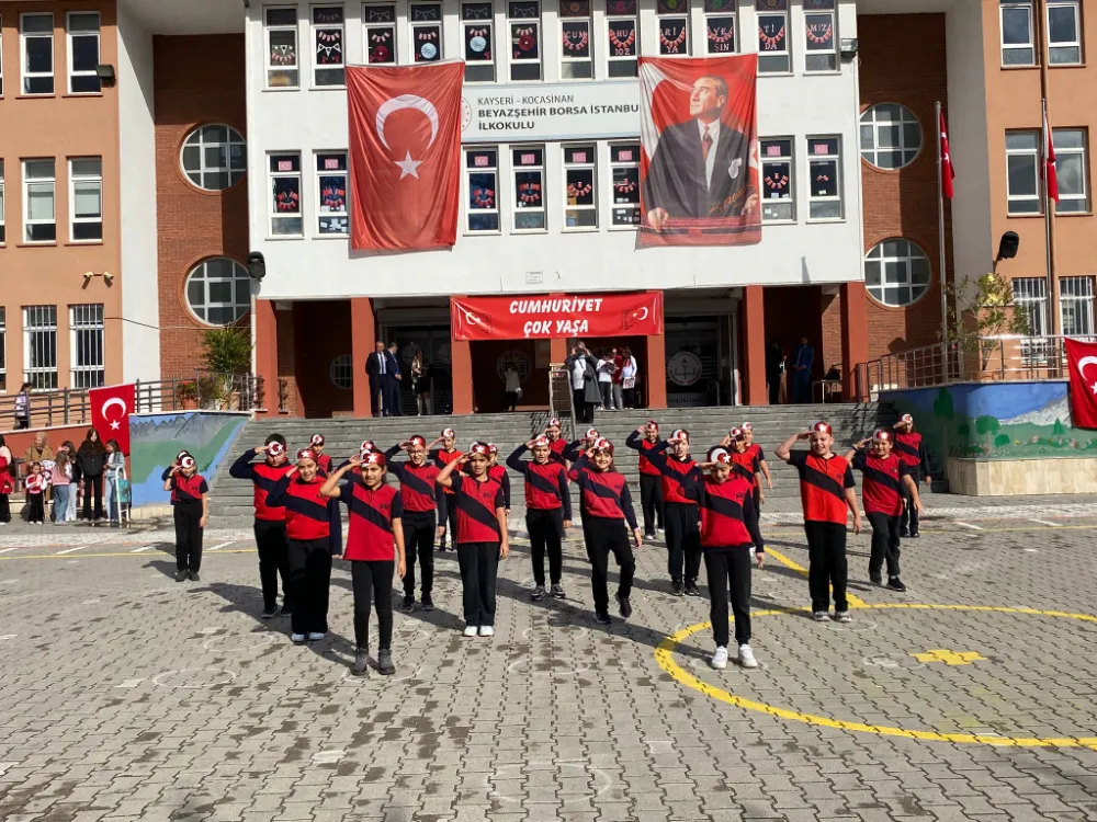 MİNİK ÖĞRENCİLERİN CUMHURİYET COŞKUSU
