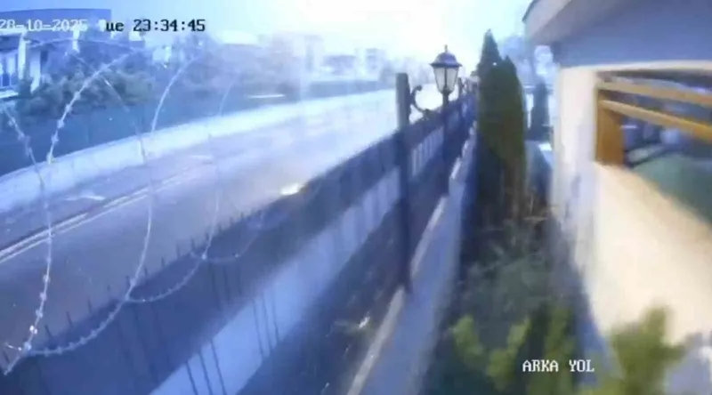 Yıldırım düştü, gece gündüze döndü
