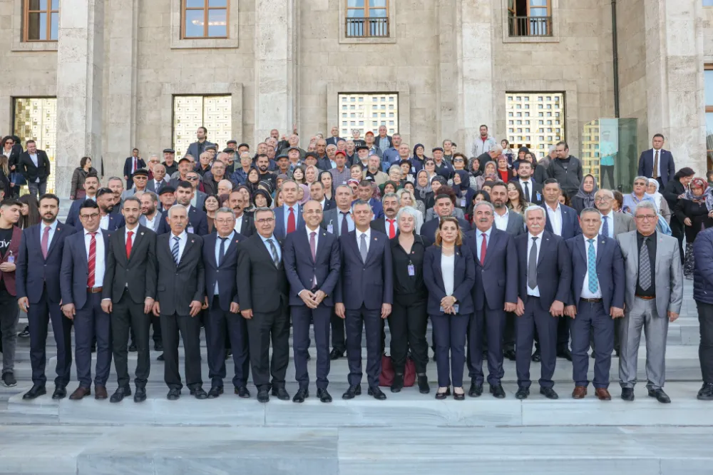 CHP KAYSERİ HEYETİ GENEL BAŞKAN ÖZEL ‘LE BULUŞTU