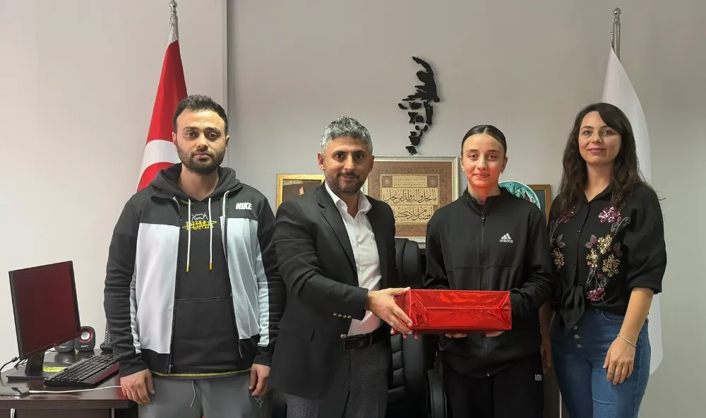 FERDİ ŞAFAK, ŞAMPİYONU İLÇE  MÜDÜRLÜĞÜNDE AĞIRLADI…