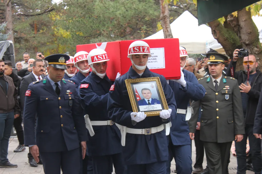 KAYSERİ ŞEHİDİNİ BAĞRINA BASTI