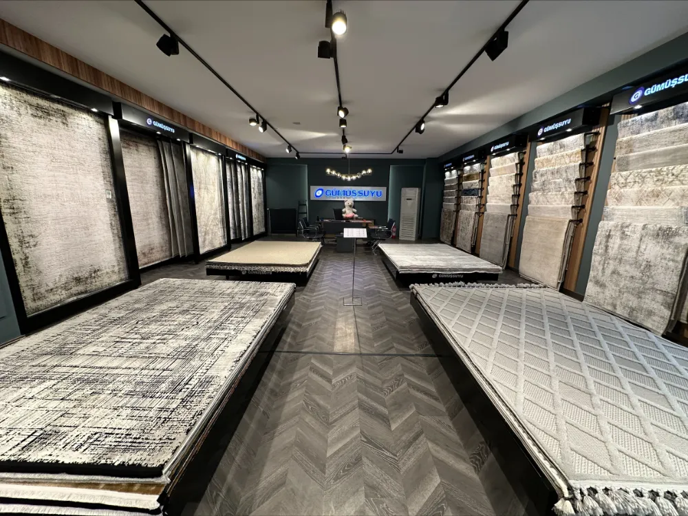 TÜRKİYE’NİN İLK MAKİNE HALISINI ÜRETEN GÜMÜŞSUYU’NDAN SEKTÖRE BİR İLK DAHA! 