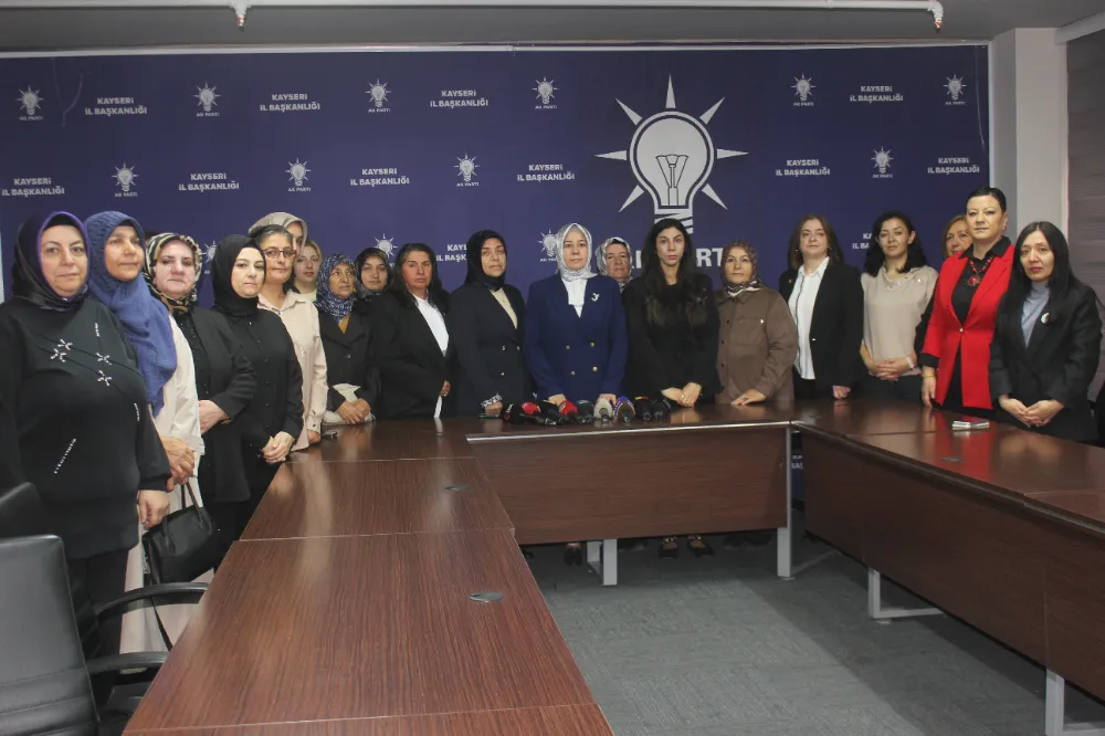 AK PARTİLİ KADINLAR 