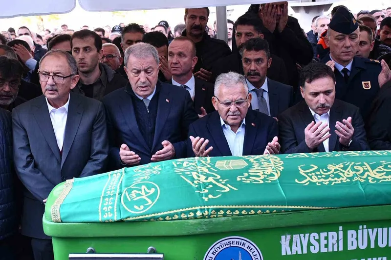 Başkan Büyükkılıçın ağabeyi Ramazan Büyükkılıç toprağa verildi
