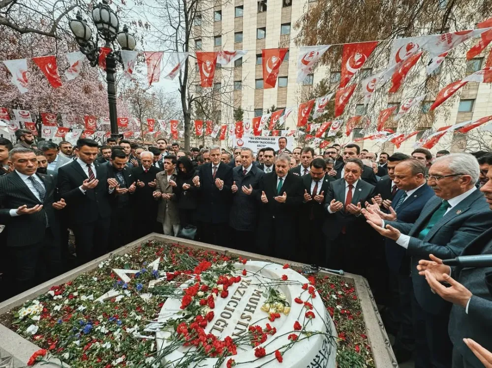 MUHSİN YAZICIOĞLU MEZARI BAŞINDA ANILDI