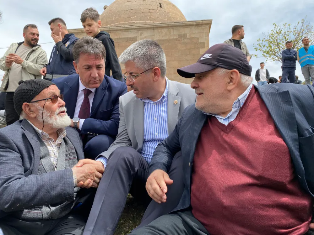 ÇOPUROĞLU, DEVELİ’DE HIDIRELLEZ COŞKUSUNA ORTAK OLDU