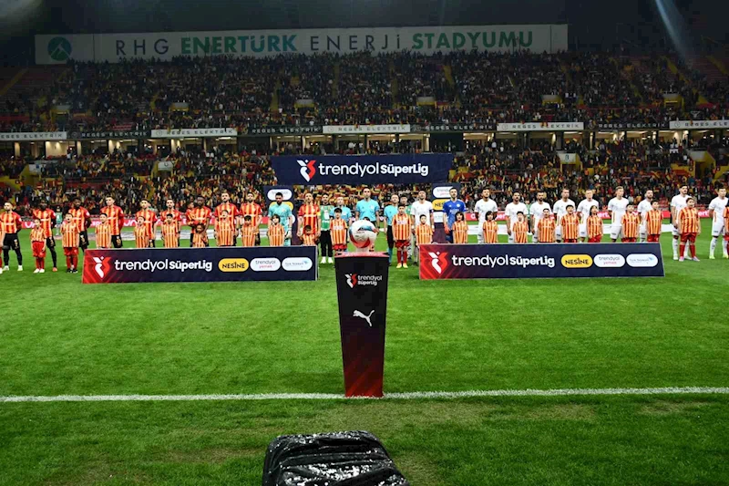 Trendyol Süper Lig: Kayserispor: 2 - Antalyaspor: 1 (İlk yarı)
