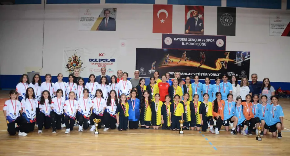 KULÜPLÜ MİNİKLER HENTBOL BİRİNCİLİĞİ SONA ERDİ