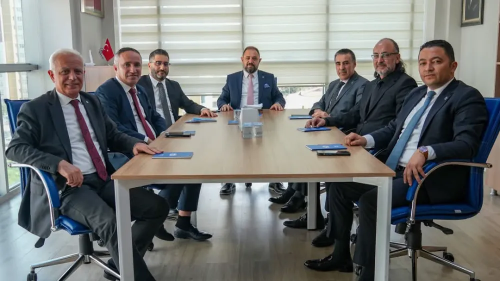 ALİ YEDİKAYA, GÖREVİ ADNAN USLULAR