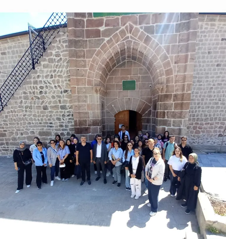 KAYÜ DEVELİDE ÖNE ÇIKAN TARİHİ MEKÂNLARA GEZİ DÜZENLEDİ