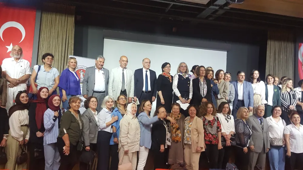 YAZAR-SERRA MENEKAY MIZRAK DURUŞLU KADINLARI ANLATTI