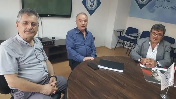 ŞAİR FAZIL AHMET BAHADIR MİLLİ ŞİİRLERDE GÖNÜLLERİ FED ETTİ