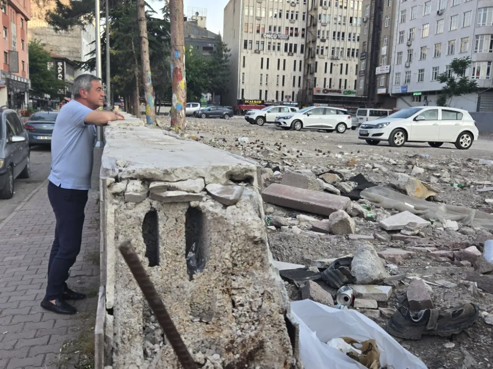 YIKILAN ÖGRETMEN EVİ, OTOPARK ALANI OLDU