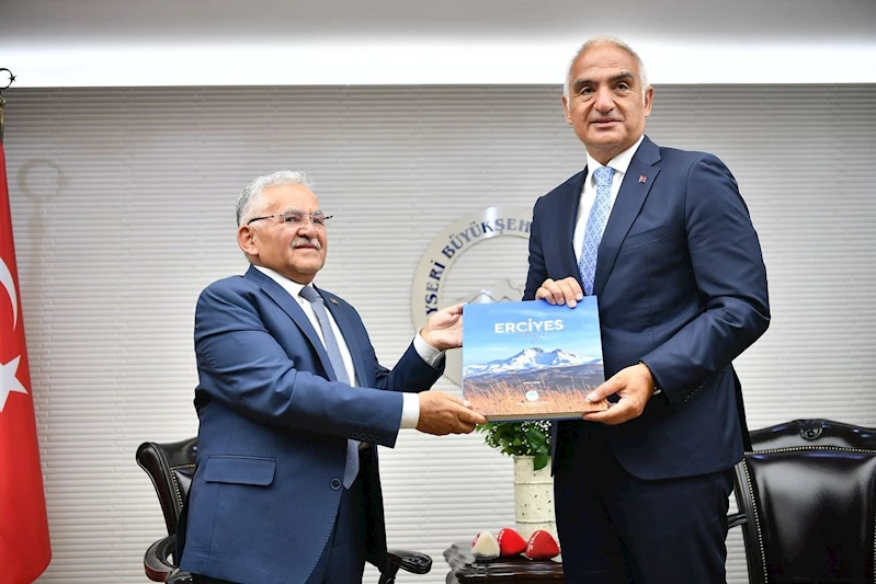 Bakan Ersoy’dan Başkan Büyükkılıç’a ve Kayseri’ye övgüler
