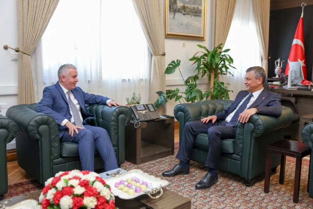CHP’Lİ ESKİ VEKİLDEN ÖZEL’E ZİYARET