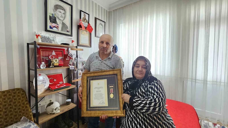Şehit ailesinin büyük üzüntüsü: Şehitlik beratı verildi ama SGK şehit saymadı
