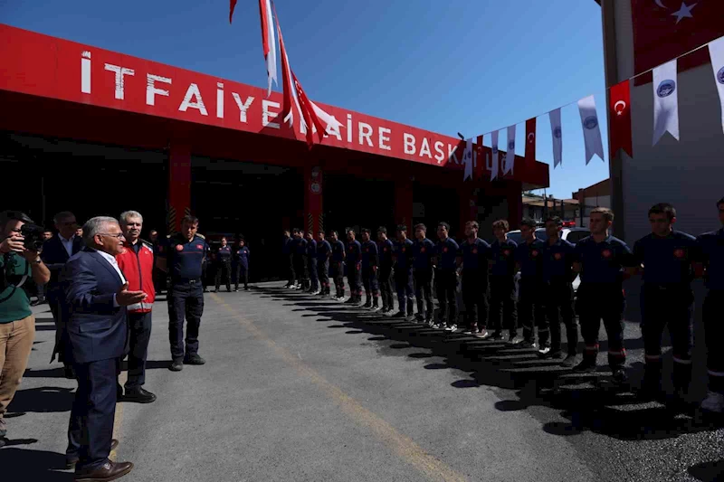 Başkan Büyükkılıç’tan geleceğin itfaiyecilerine altın nasihatler

