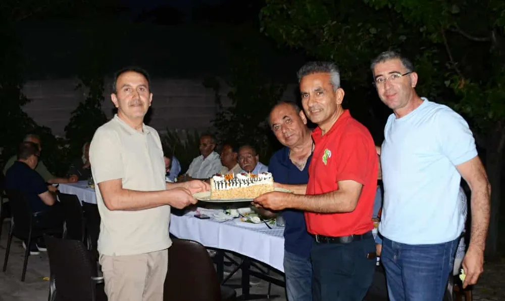 ÇİĞKÖFTE YEDİLER, PASTA KESTİLER 