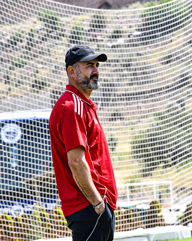 Gökhan Ünal: 