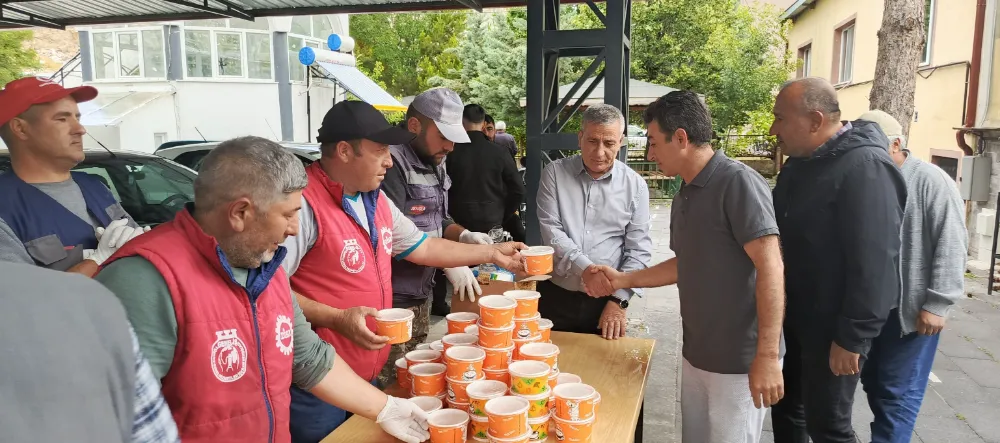 AKKIŞLA BELEDİYESİ AŞURE DAĞITTI