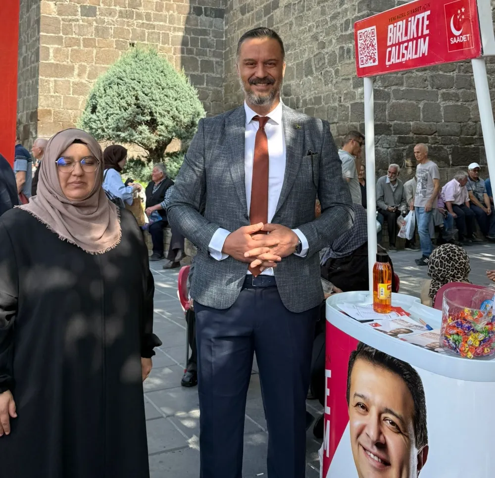 BAŞKAN ÇİÇEK, SP’NİN STANDINI ZİYARET ETTİ