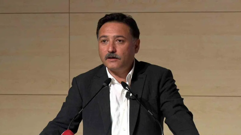 Vali Çiçek: 
