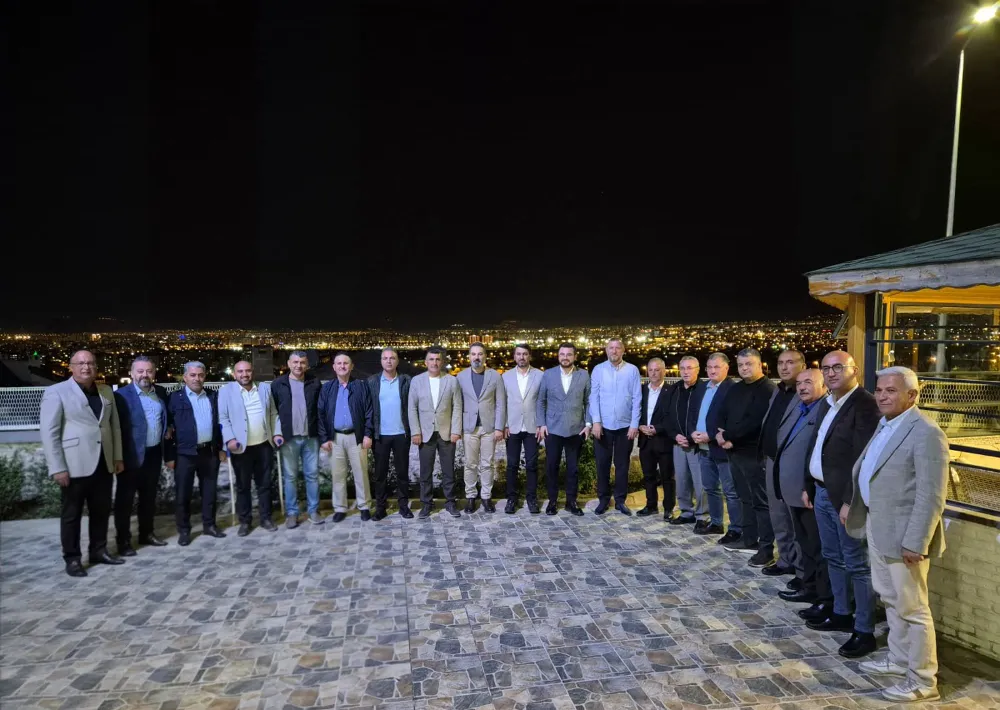 DENİZ ÇAĞAN’DAN ‘AHDE VEFA’ PROGRAMI: 16 İLÇE BAŞKANINI BİR ARAYA GETİRDİ