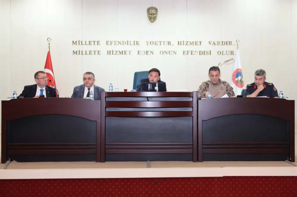 VALİ ÇİÇEK İKİ ÖNEMLİ TOPLANTIYA BİRDEN BAŞKANLIK ETTİ